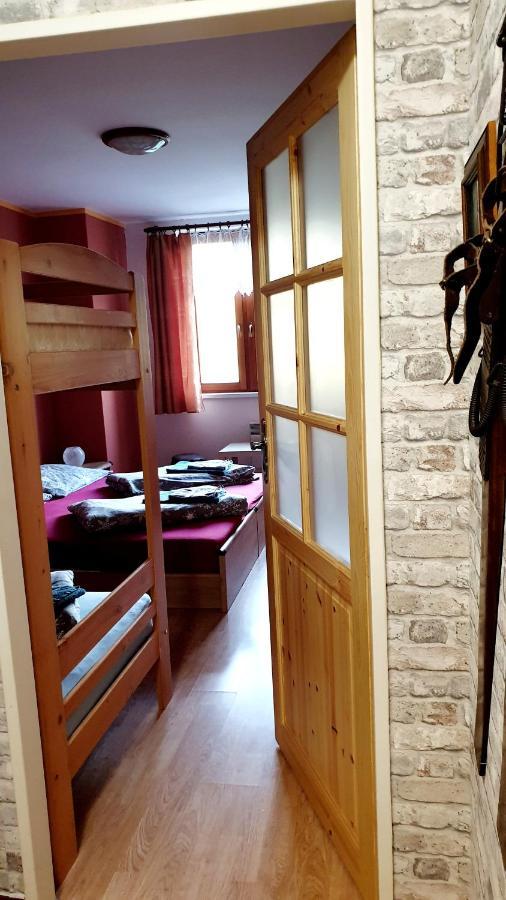 Apartma Raj V Ramzove ออสตรูชนา ภายนอก รูปภาพ