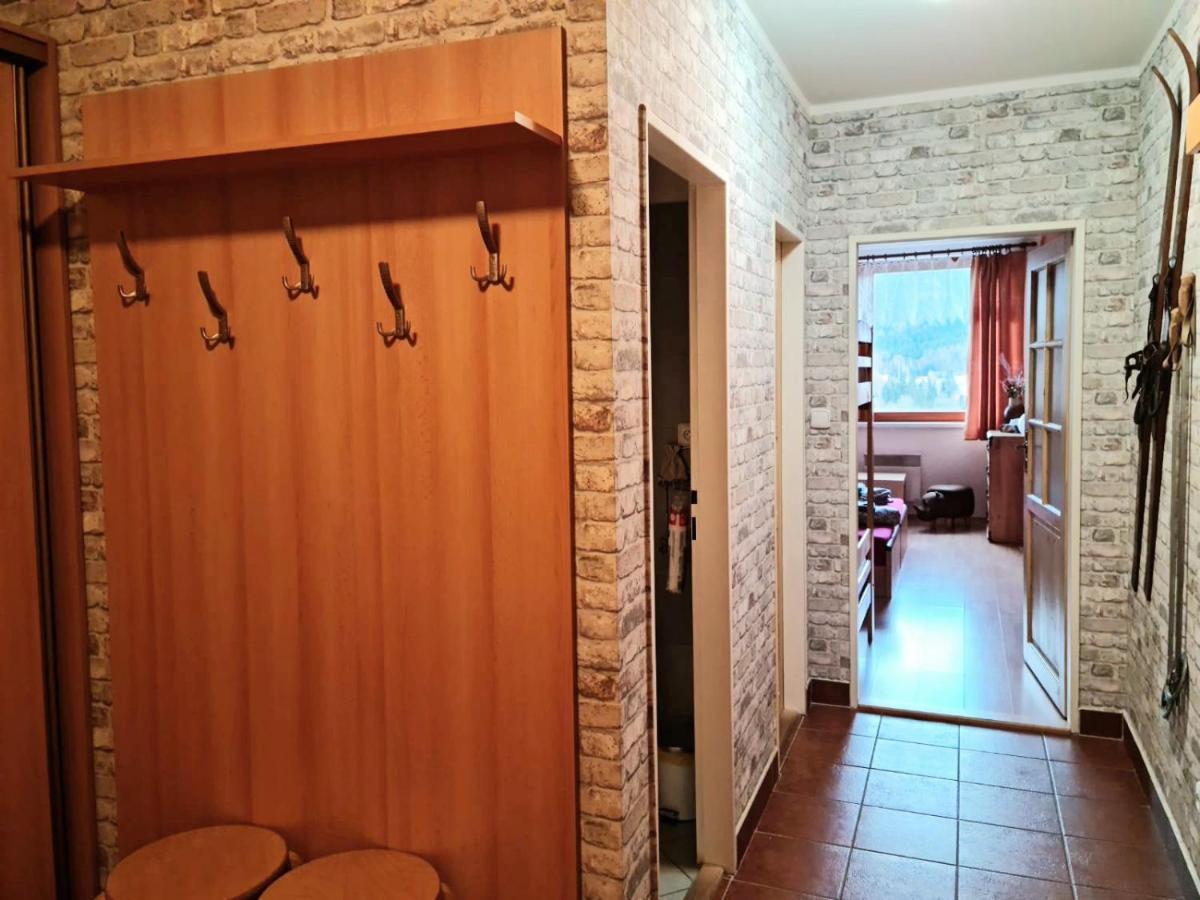 Apartma Raj V Ramzove ออสตรูชนา ภายนอก รูปภาพ